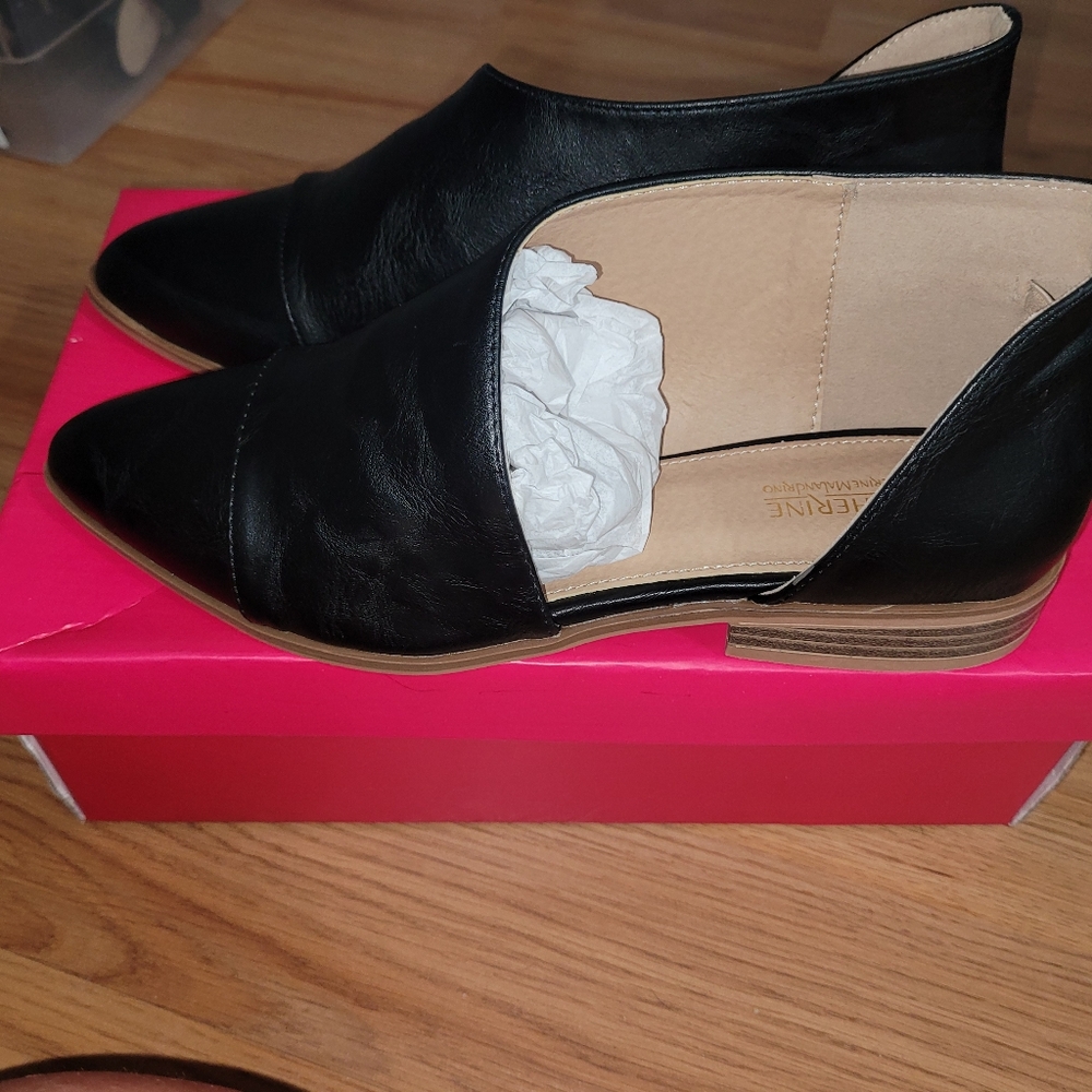 Women's leather flats